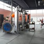 Basic Fit trainingsruimte in Westerhaven, Groningen, uitgerust voor fysiotherapiesessies van Fysiotherapie Beuzenberg.